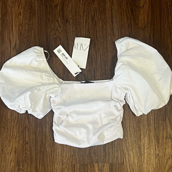 Puff sleeve White Top - Picture 2 of 4